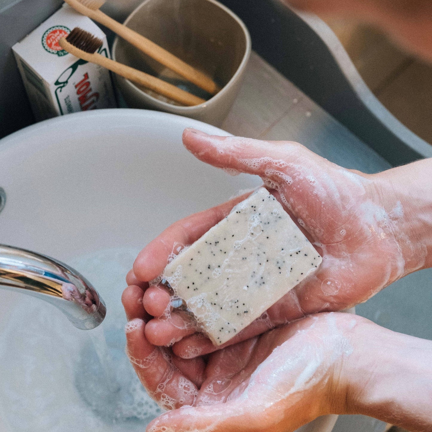 Wylder Naturals - Soap Bar - Lavender & Litsea with Poppy Seeds