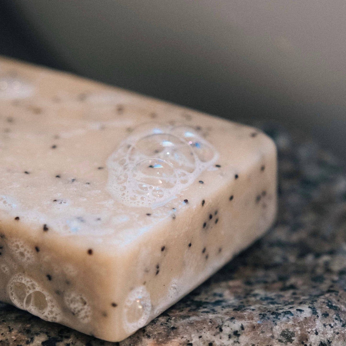 Wylder Naturals - Soap Bar - Lavender & Litsea with Poppy Seeds